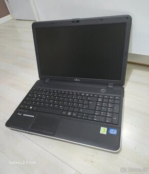 FUJITSU LifeBook A512 - Core i3.