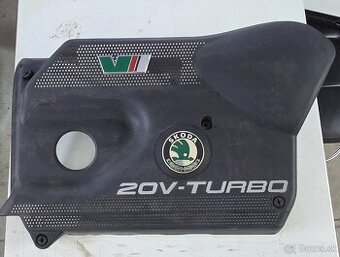 Octavia 1 RS, kryt motora