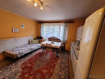 Veľký rodinný dom v pokojnej obci, 20 km od Banskej Bystrice