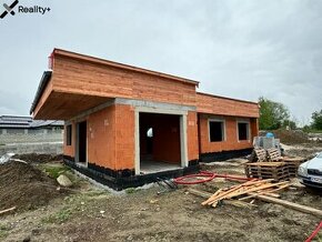 Novostavba 4-izbového rodinného domu v obci Mojš