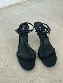 Čierne sandále