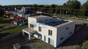 Rodinné sídlo s 20 árovým pozemkov čaká na nového majiteľa