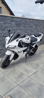 Yamaha r1