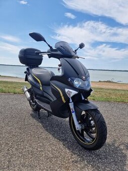 Gilera RUNNER 125 ST BLACK/GOLD edition