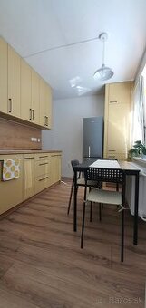 Prenájom 2-izbový byt, Nová Dubnica