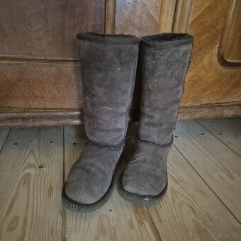 UGG