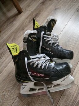 Predám Bauer M4 supreme velkost 7.5