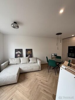 Prenajmeme krasny cerstvo prerobeny 3i byt