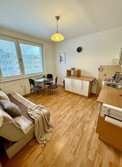 Na PRENÁJOM 1-izbový byt v Šuranoch, ulica MDŽ.