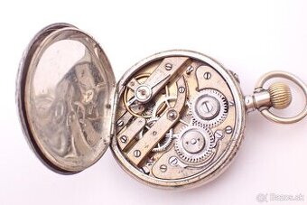 Starožitné dvoupláštové stříbrné zdobené kapesní hodinky.