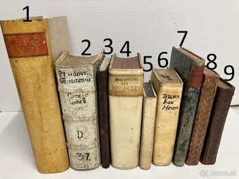 300 ročné veľmi staré knihy