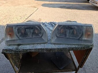 Predám svetlá na Škoda Favorit