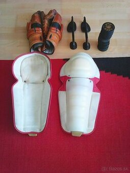 chranice na nohy -hokej