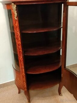 ZREŠTAUROVANÉ STAROŽITNOSTI