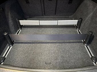 Hliníková deliaca prepážka Škoda Superb 2