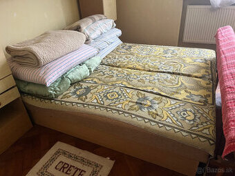 Spalňová zostava s posteľou