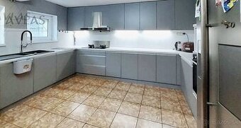 Exkluzívne dvojgeneračný tehlový rodinný dom sídlisko Šváby