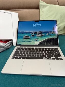 Apple macbook 13,6 2022 M2 8GB Ram 256 Gb strieborny