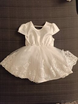 Spoločenské šatôčky