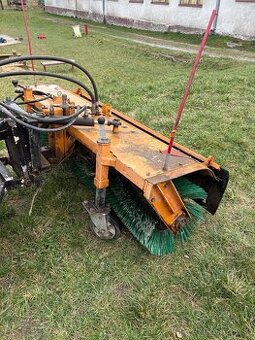 Zametacia kefa na Multicar