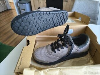 MTB tretry Specialized  2FO roost flat