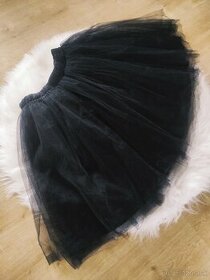 Krásna čierna tylová sukňa