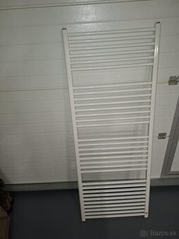 PREDÁM VODNÝ NÁSTENNÝ RADIÁTOR