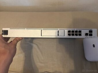 Ubiquiti UDM SE a UDR 7