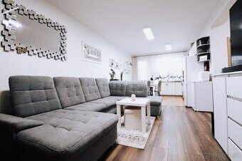 Elegantný 2-izbový byt s pozemkom a s parkovacím státím