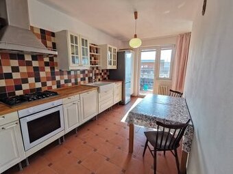 BabonyTRE I Prenájom čiastočne zariadený 4-izbový byt, Priek