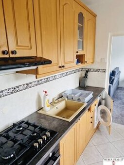 3-izb. nezariadený byt v Karlovej Vsi na Púpavovej ul. vráta