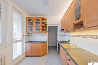 3-izb. nezariadený byt v Karlovej Vsi na Púpavovej ul. vráta