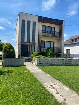 Ponúkam na predaj 5 izb, rodinný dom v obci Kocurice.