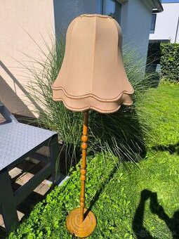 Stojaca.podlahova retro lampa.