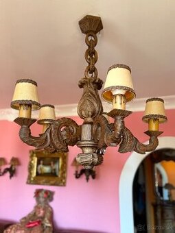 Ručne vyrezávaný drevený luster so šiestimi ramenami