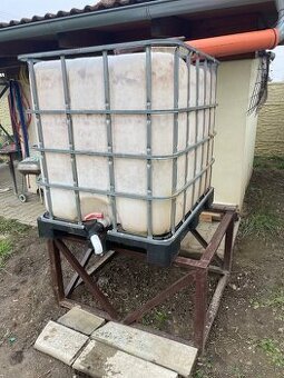 IBC nádrž 1000L + pevný železný podstavec