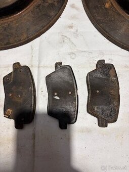 Brzdy z hyundai i30. Po 4 rokoch zadné.