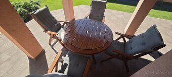 drevený záhradný nábytok