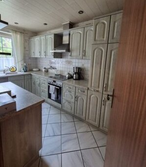 Venkovská vestavěná kuchyně se spotřebiči,5576