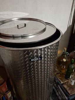 Antikorová 200l nádoba na vino