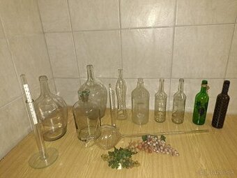 Predám demižóny, fľaše, odmerné valce a hever na vino