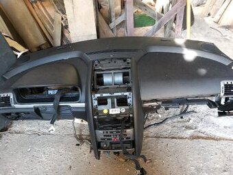 Peugeot 407 1.6hdi 2006 palubná doska zachovala