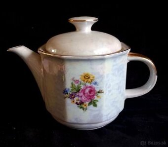 Konvica s ružou a kvetmi