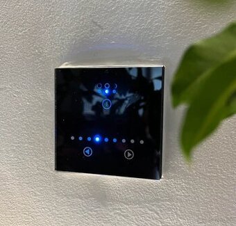 Dotykovy ovladac na stenu na LED pásy