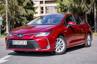 Toyota Corolla Sedan 1.8 Hybrid Comfort Tech CVT / 1.Majiteľ