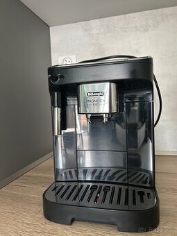 Predám kávovar DeLonghi Magnifica Evo s napeňovačom