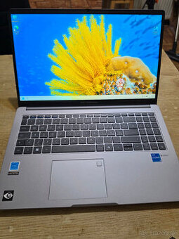 ASUS Expertbook P1 model 2025 s procesorom i5 13 generacie 1