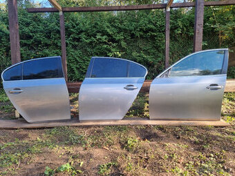 Predám dvere BMW E60 - strieborná metalíza