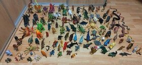 Plastové dinosaury a zvieratá