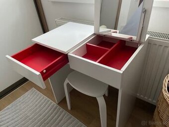 Toaletny stolik Brimnes Ikea a stolička Kyrre biela